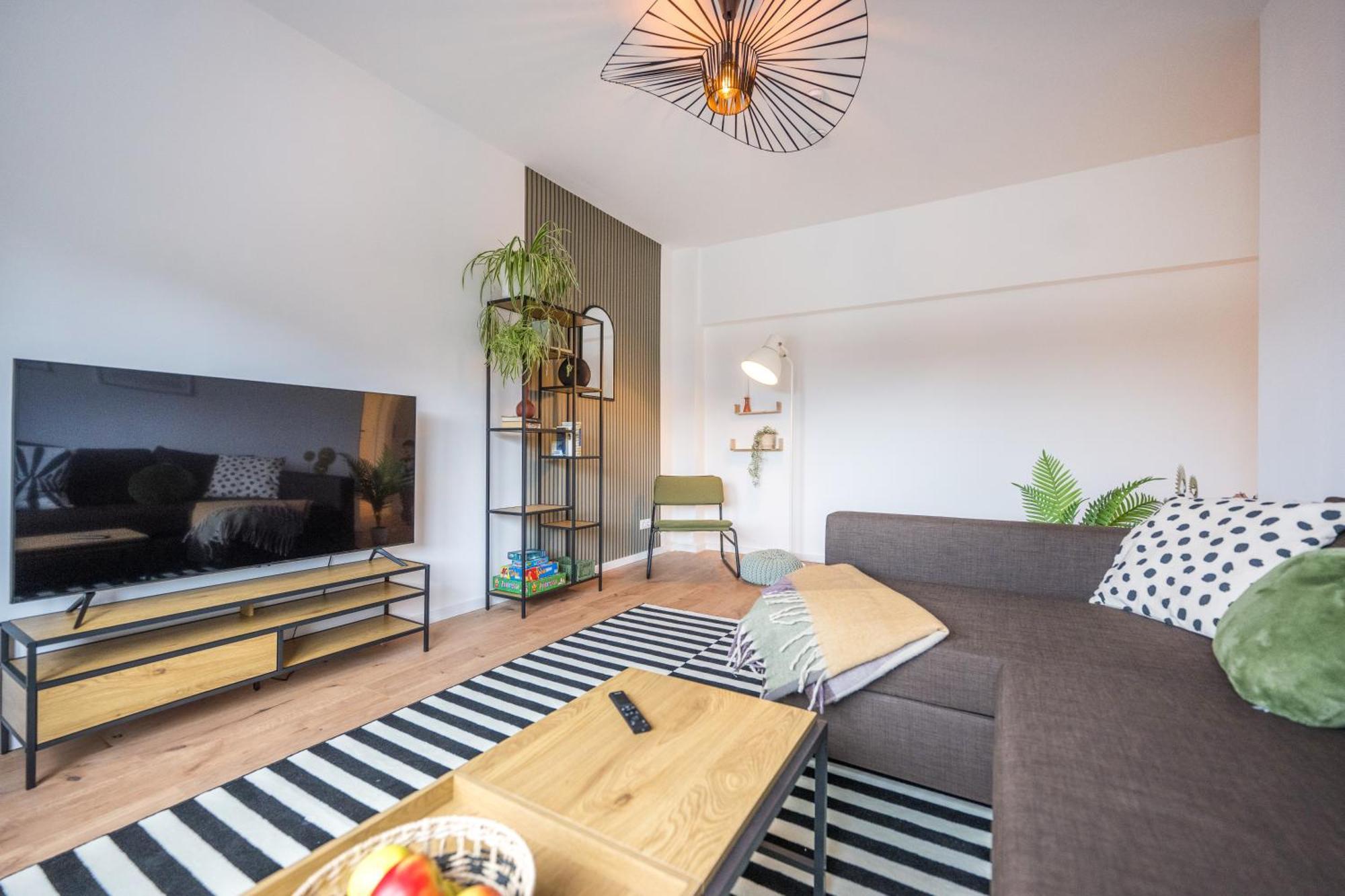 Neu: 100M² - Ideal Fuer Familien/Geschaeftsr. - Hbf Coblença Exterior foto